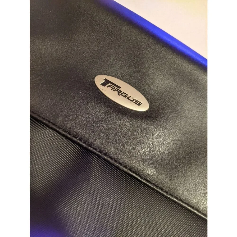 Targus Black Laptop Messenger Bag Briefcase Tech Organizer Shoulder Strap